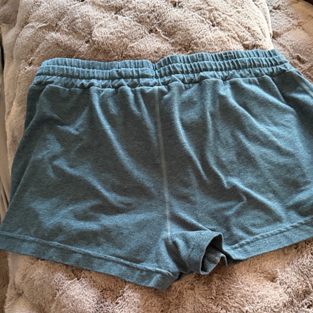 Vuori Women’s performance Lounge Shorts. Medium. - Picture 6 of 6